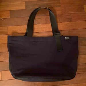 Lululemon clean lines black tote bag 22L